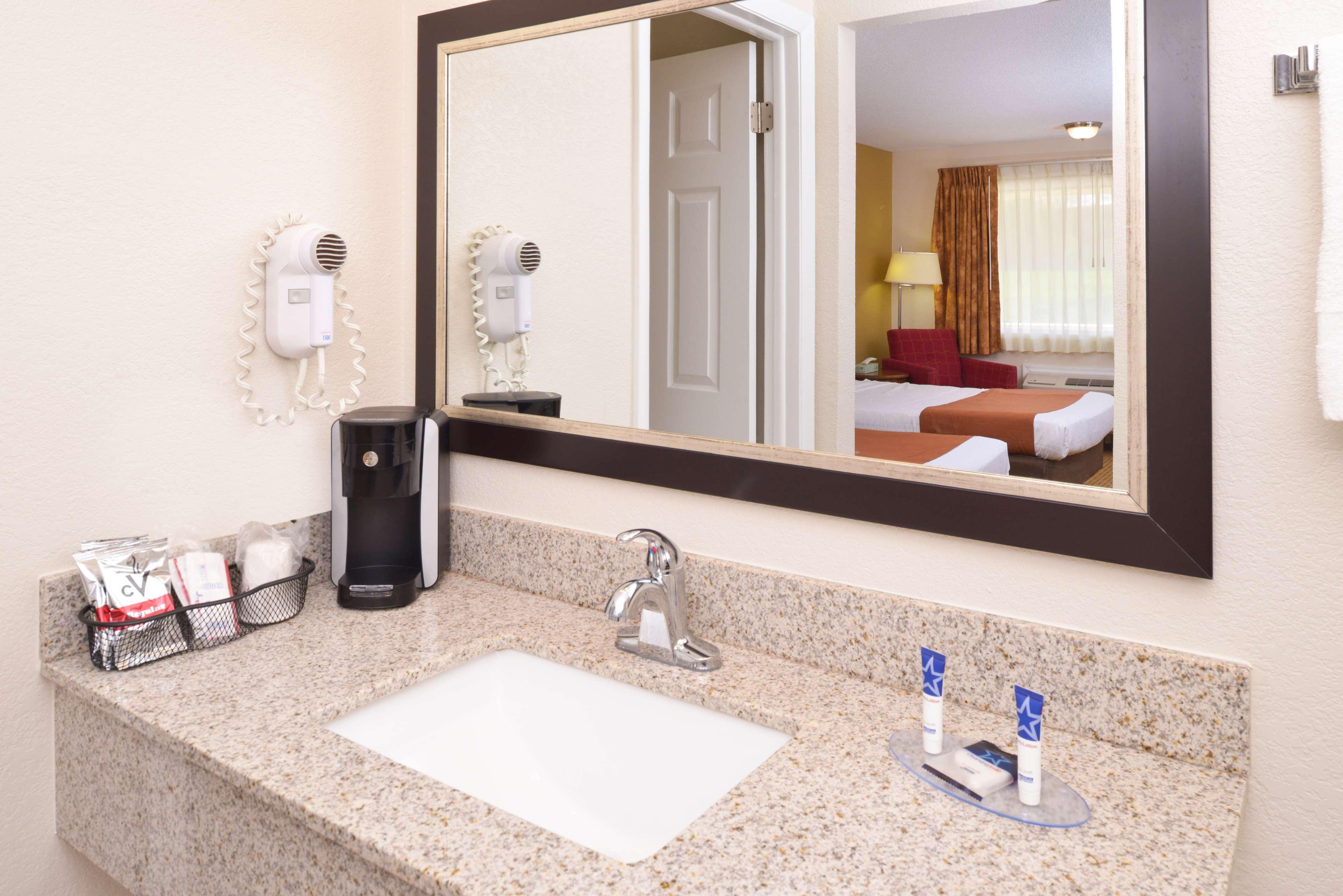 Americas Best Value Inn Plattsburgh  Kültér fotó