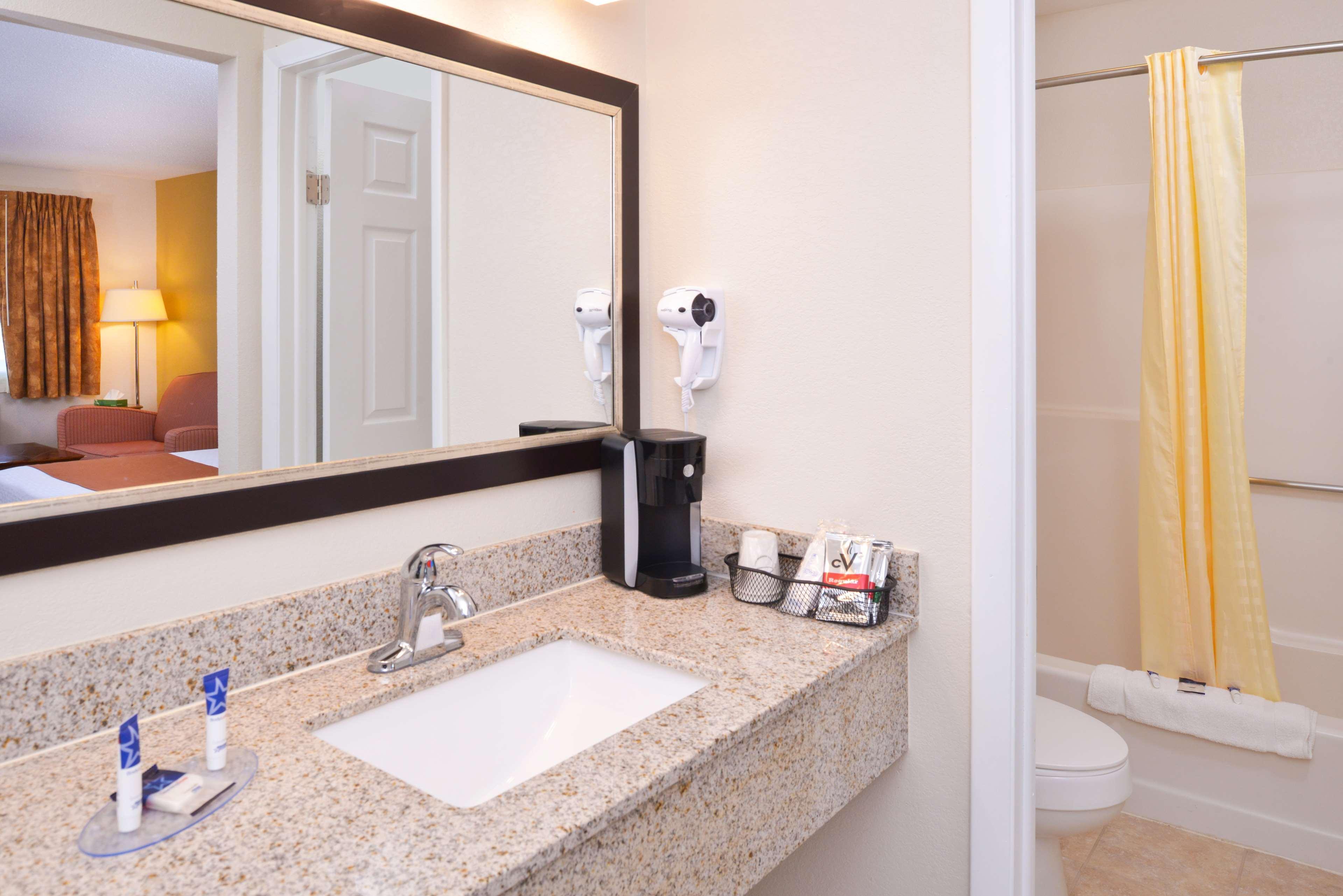 Americas Best Value Inn Plattsburgh  Kültér fotó