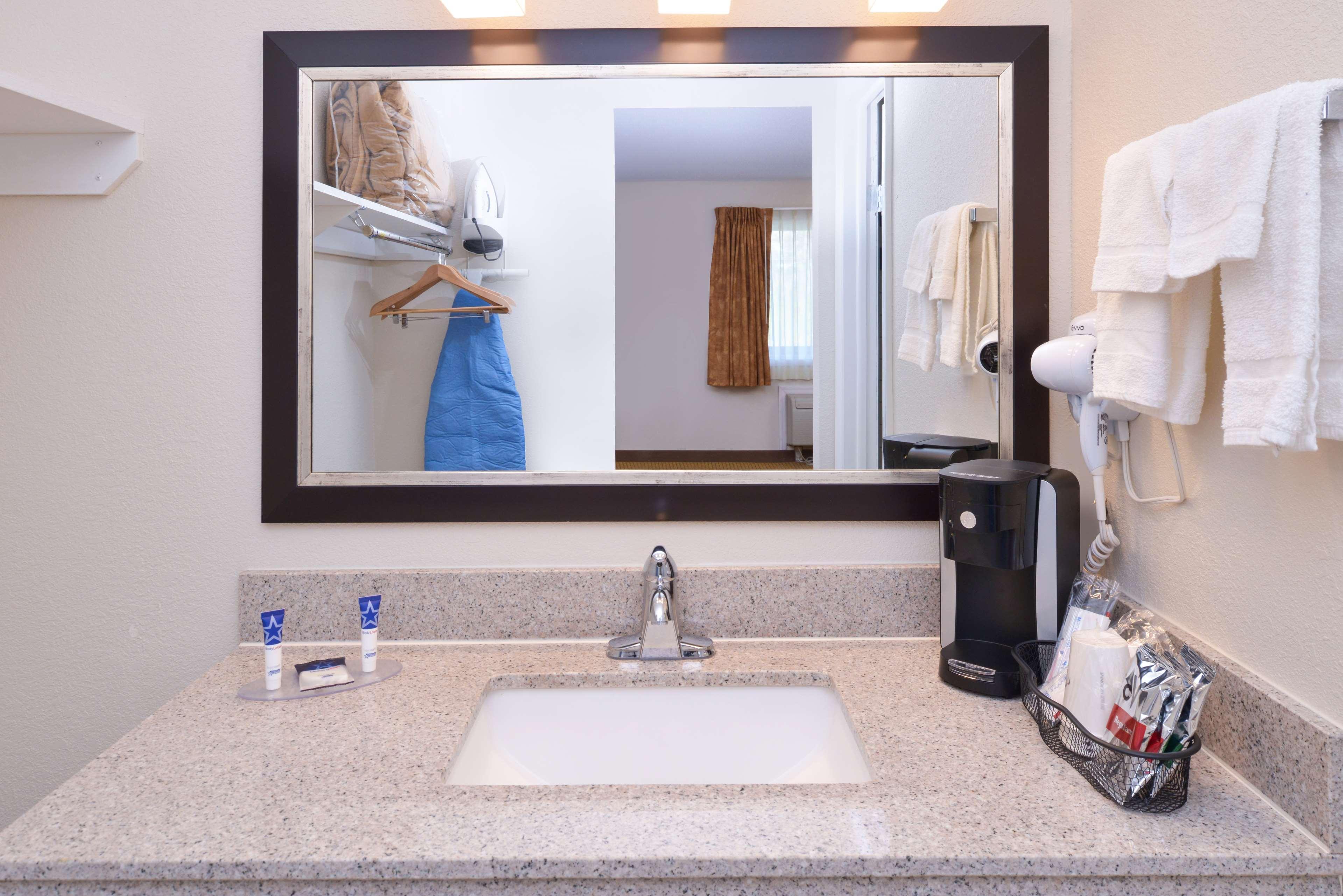 Americas Best Value Inn Plattsburgh  Kültér fotó