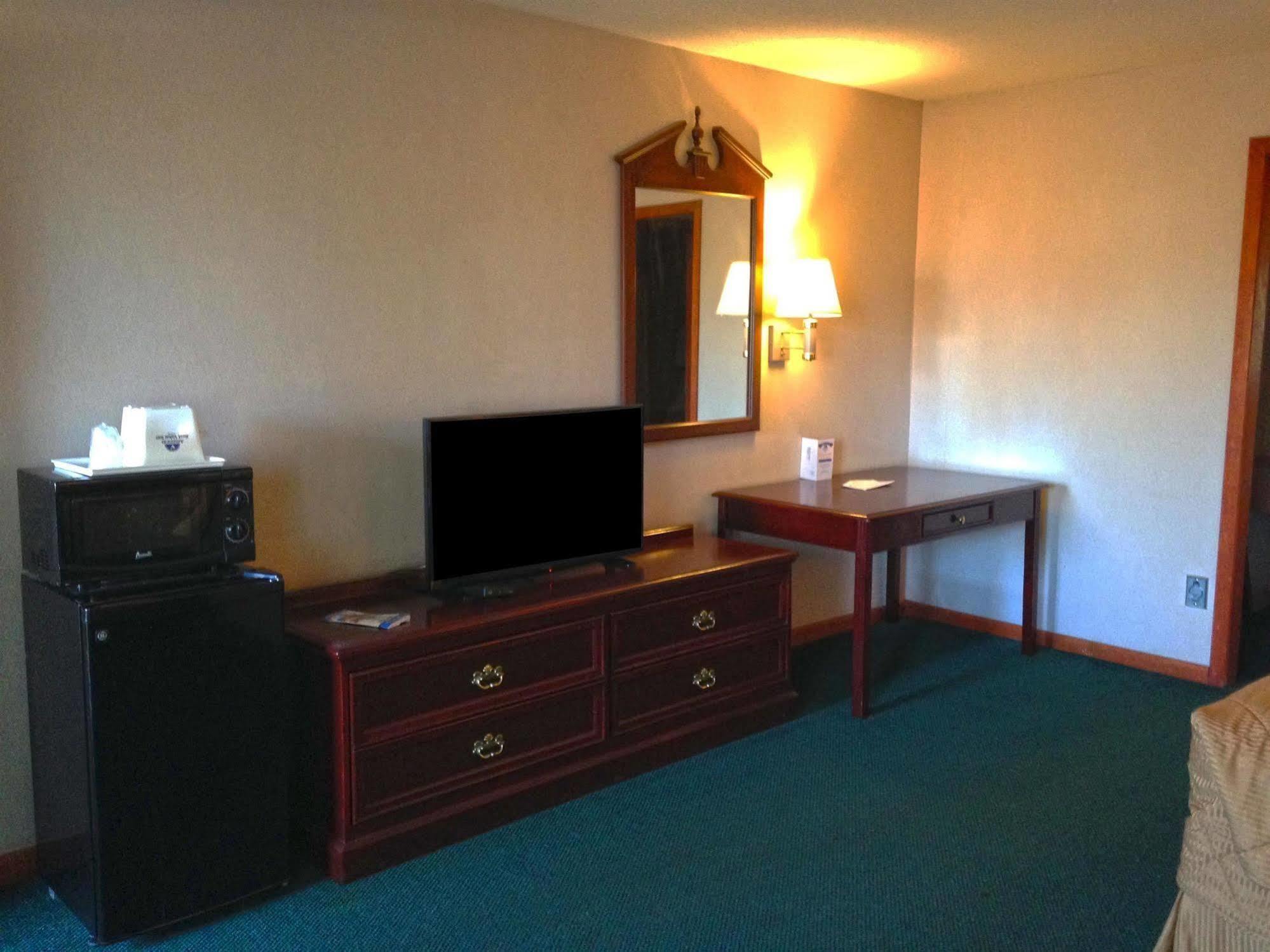 Americas Best Value Inn Plattsburgh  Kültér fotó